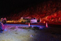 Otomobil İle Minibüs Kafa Kafaya Çarpıştı Açıklaması 2 Ölü, 5 Yaralı