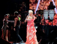 VOLKAN KONAK - Ajda Pekkan, Çeşme'de Hayranlarıyla Buluştu