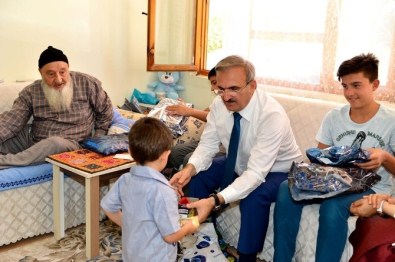 Antalya Valisi Karaloğlu Çocuk Evleri, Huzurevi Ve Aileleri Ziyaret Etti