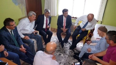 Bakan Işık, Başkan Karaosmanoğlu'nun Babasını Ziyaret Etti