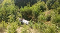 YEŞILKÖY - Edremit-Balıkesir Karayolunda Kaza Açıklaması 1 Ölü, 3 Yaralı