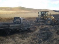 Hem Tarlası Hem Arabası Yandı