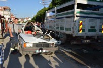 Otomobil Park Halindeki Kamyona Çarptı Açıklaması 2 Yaralı