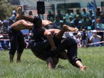 Pehlivanlar Er Meydanında Ter Döktü