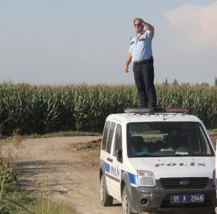 Polis Mısır Tarlasında Yaralı Şahıs Aradı