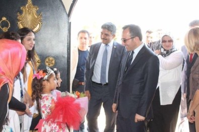 Protokol Üyeleri Suriyeliler İle Bayramlaştı