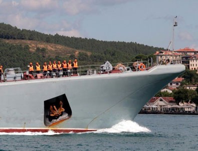 Rus gemisi Azov Boğaz'dan böyle geçti