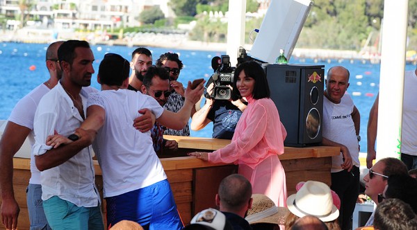 Gülşen ve Ozan kavganın ortasında kaldı