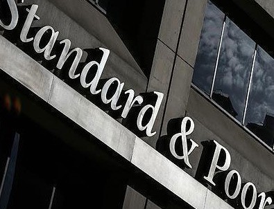 S&P İngiliz bankalarının notunu kırdı