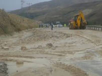 Sağanak Yağış, Malatya-Kayseri Karayolunu Ulaşıma Kapattı
