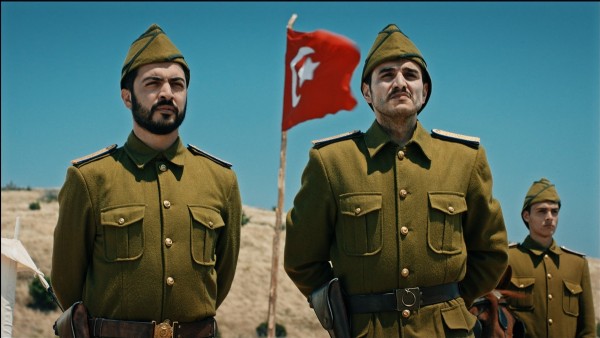 'Yapbozlarıyla övünülecek bir senaryo'