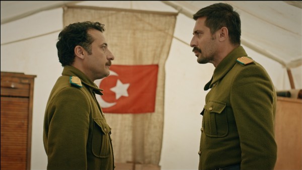 'Yapbozlarıyla övünülecek bir senaryo'