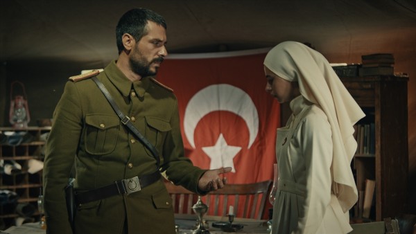 'Yapbozlarıyla övünülecek bir senaryo'