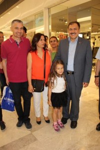 Bakan Eroğlu, Park Afyon AVM'yi Gezdi