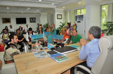 Dans Ve Halk Oyunları Ekiplerinden Başkan Akkaya'ya Ziyaret