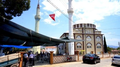 İmece İle Önce Cami Ardından Hayrını Yaptılar
