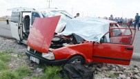 EBRAR - Minibüsle Otomobil Çarpıştı Açıklaması 2 Ölü, 3 Yaralı