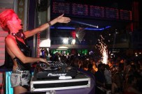 DJ - Öykü Serter Kadim Dostu Kemal Doğlu'nun Yerine Sahne Aldı