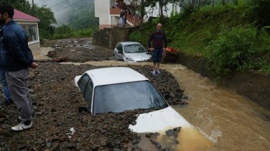 Trabzon'daki Sel Ve Heyelanlarda Yaralar Sarılmaya Çalışılıyor