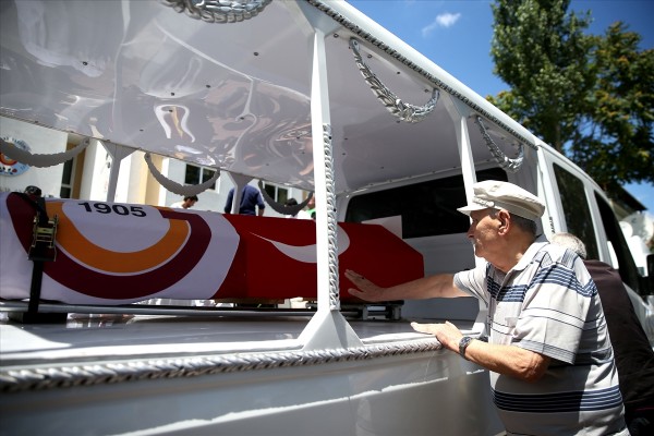 TT Arena'da Turgay Şeren için anma