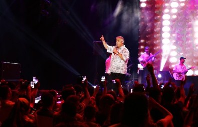 Cengiz Kurtoğlu EXPO 2016'Da Romantizm Rüzgârı Estirdi