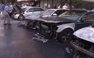 İstanbul'da 17 Araç Kundaklandı