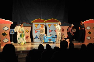 Trafikteyim Tiyatrosuna Büyük İlgi