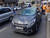 Yasak Yerden Yolun Karşısına Geçmeye Çalışan Yayaya Araç Çarptı