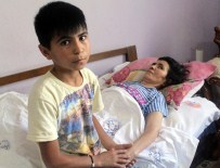 AHMET YENİ - Yatalak Annesine Bakan 12 Yaşındaki Çocuk Yardım Bekliyor