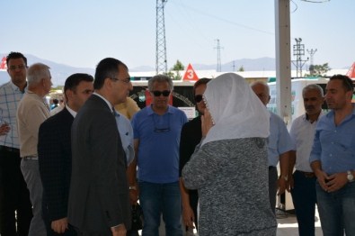 Vali Toprak,  Resmiye Saraçoğlu'nun Cenaze Törenine Katıldı