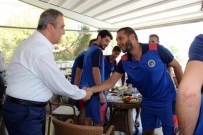 GÖKHAN KARAÇOBAN - Başkan Karaçoban'dan Futbolculara Moral Kahvaltısı