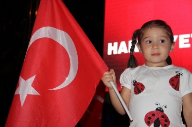 Demokrasi Nöbeti Birlik Ve Beraberlik İçerisinde Devam Ediyor