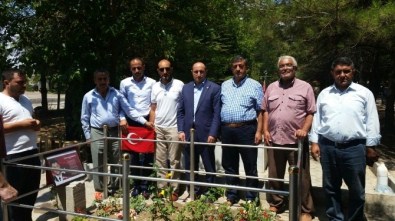 İsmail Emrah Karayel'den Kahraman Şehit Halisdemir'in Baba Evine Ziyaret