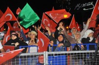 İzmir'de Son Demokrasi Nöbeti De Coşku İçinde Geçti