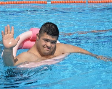Mersin Büyükşehir'in Engelliler İçin Açtığı Yüzme Kursu Başladı