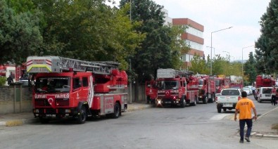 Tuzla'daki Fabrika Yangını Kontrol Altına Alındı