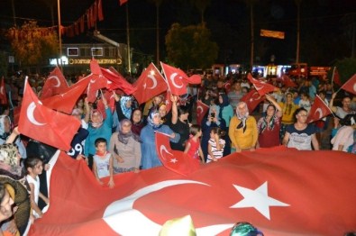 Bozyazı'da Yüzlerce Kişi Son 'Demokrasi Nöbetinde' De Meydanları Doldurdu