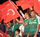 Bursasporlu Futbolcular Demokrasi Nöbetinde
