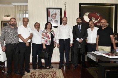 Mamaklı Kuaförlerden Akgül'e Demokrasi Teşekkürü