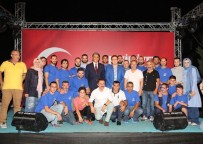 Vatan Caddesi'nde Demokrasi Nöbeti Tutan Vatandaşlara Berat Belgesi