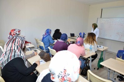 Tuzla Belediyesi'nin Kadın İstihdamı İçin Düzenlediği Örnek Proje Devam Ediyor