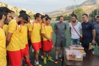 AHMET YAZıCı - Dersimsporlu Burkay, Yetiştiği Alt Yapıyı Ziyaret Etti