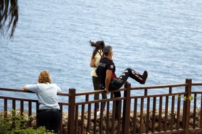 Polisin uzattığı elle ölümden döndü