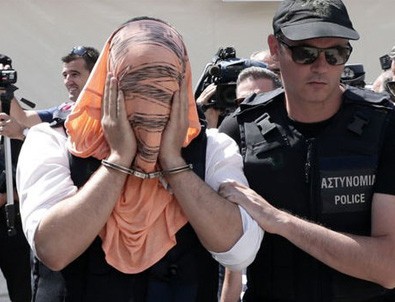 Yunanistan'a kaçan askerler Çipras'a yalvardı