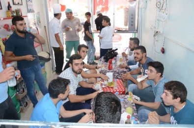 Bedava Dürüm Dağıtıldı