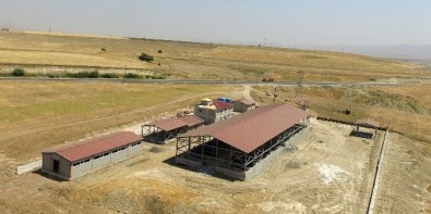 Büyükşehir Hınıs'ta Tüm Hızıyla Çalışmalarını Sürdürüyor