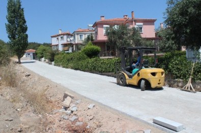 Cunda Adası'nda Parke Döşeme İşlemi Devam Ediyor