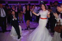 NİKAH TÖRENİ - Darbe Gazisi Düğününe Koltuk Değnekleri İle Katıldı