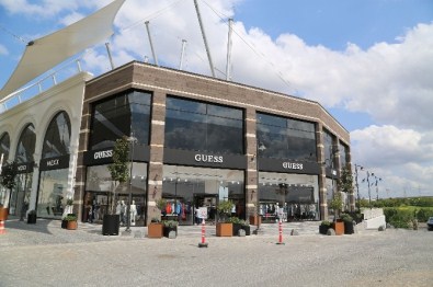 Dünyanın Modası Viaport'un Üçüncü Etabına Çıkarma Yaptı