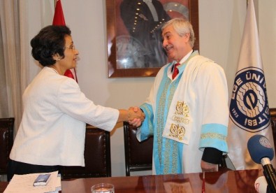 Ege Üniversitesi'nde Devir Teslim